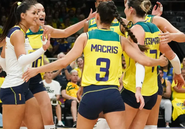 Seleção brasileira de vôlei derrota Canadá na estreia da Liga das Nações Feminina