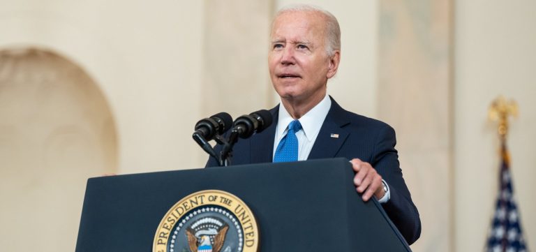 Biden autoriza fechamento temporário de fronteira com México