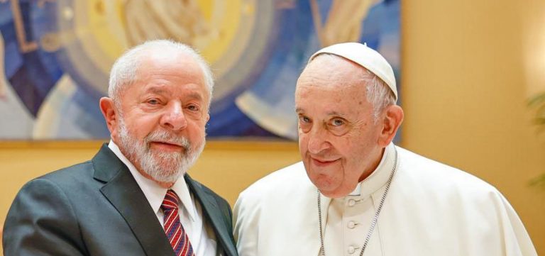 Papa Francisco afirma ser contra legalização de drogas: “Pisoteiam a dignidade humana”