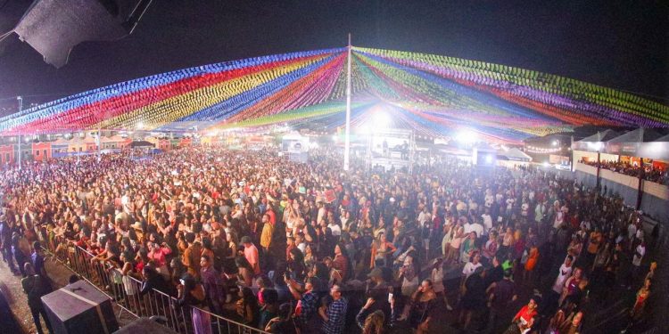 Arraiá do Aconchego: Confira os horários dos shows desta segunda (24)