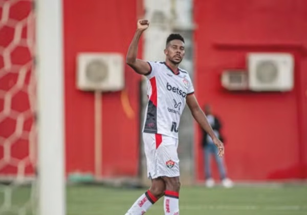Desencantou! Vitória ganha do Internacional e conquista primeiros três pontos no Brasileirão