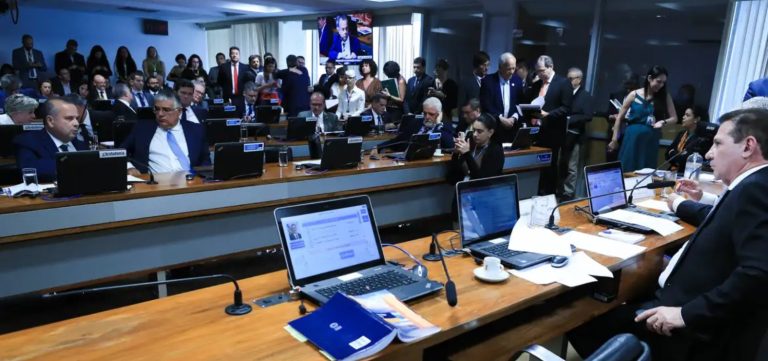 Votação do projeto de desoneração da folha de pagamento é adiada para agosto