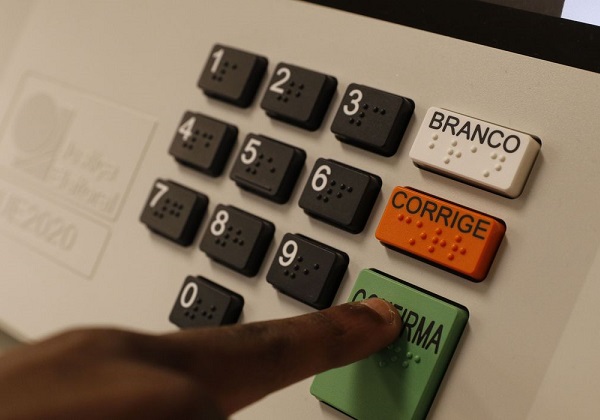 Número de eleitores com 16 e 17 anos cresce 78%, segundo TSE