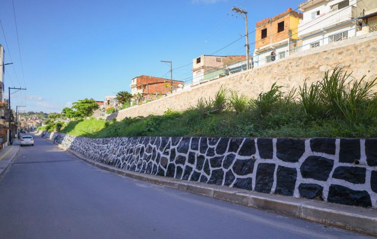 Avenida Wanderley de Araújo Pinho será inaugurada 02 de julho e moradores comemoram: “Agora não andamos mais na lama”