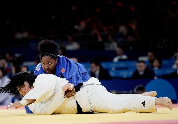 Beatriz Souza avança para semifinal do judô e garante disputa por medalha