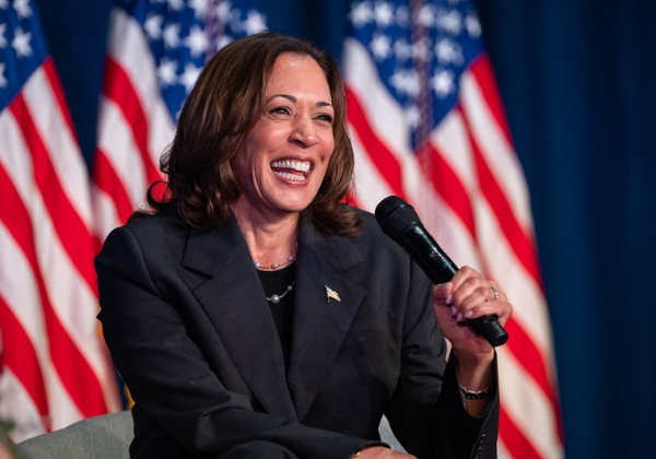 Kamala Harris arrecada R$ 201 milhões em 24 horas após anúncio de vice na chapa