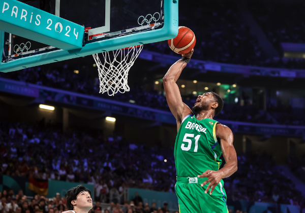 Brasil vence Japão no basquete e aguarda resultados por vaga nas quartas