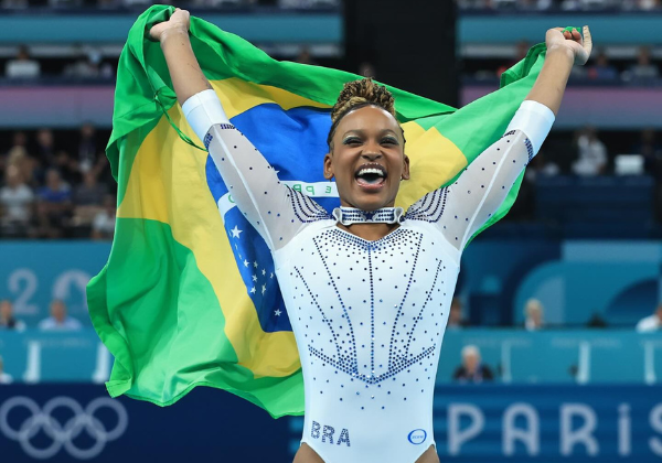 Famosos celebram medalha de ouro conquistada por Rebeca Andrade nas Olímpiadas; confira