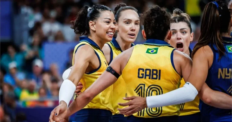Paris-2024: Brasil vence República Dominicana e avança às semifinais do vôlei feminino