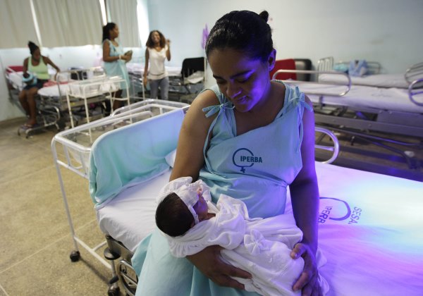 STF suspende julgamento sobre equiparação de licença-maternidade