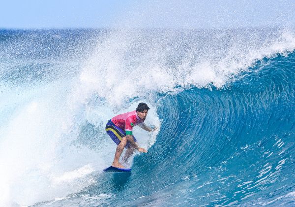 Prejudicado pela falta de ondas, Medina defende piscinas artificias para o surf em 2028