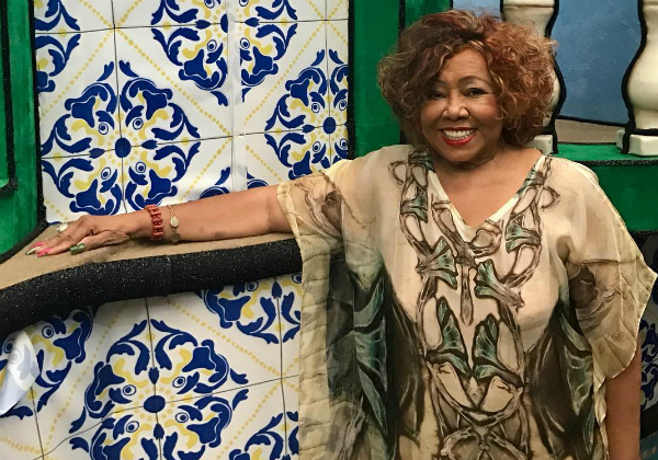 Cantora Alcione embarca em turnê internacional