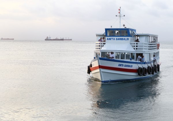 Marinha mantém bandeira vermelha de navegação no litoral baiano