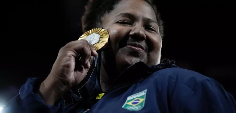 Beatriz Souza vence final do judô e conquista primeiro ouro do Brasil nas Olimpíadas de Paris