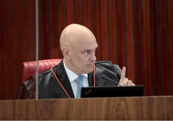 Moraes cobra R$ 10 milhões de multa para liberar retorno de X