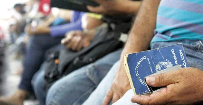 Bahia tem mais beneficiários do Bolsa Família do que trabalhadores de carteira assinada