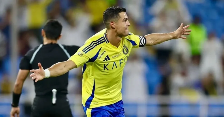 Cristiano Ronaldo bate a marca de 900 gols na carreira e vira maior artilheiro da história