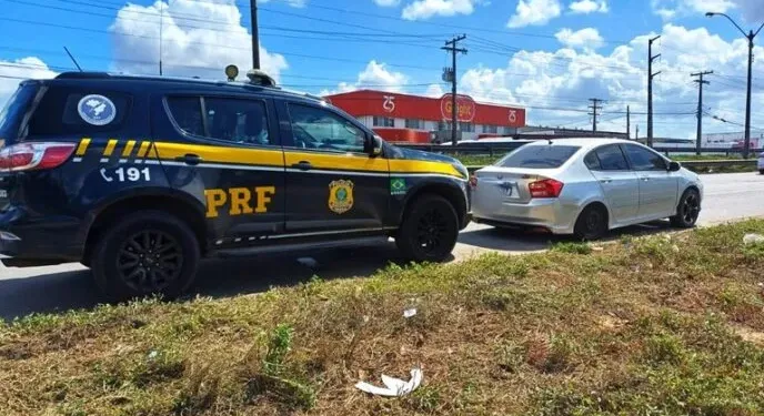 PRF recupera mais dois veículos roubados na Bahia
