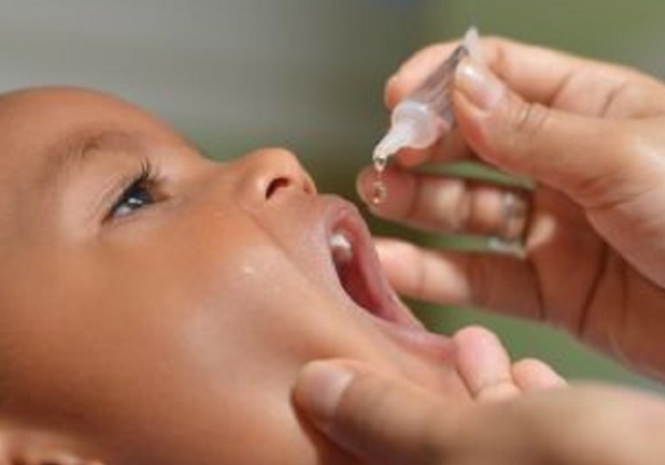 Sete em cada 10 municípios brasileiros têm risco alto ou muito alto para paralisia infantil