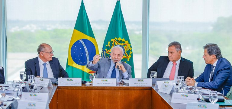 Lula diz que bets têm que ser tratadas como “questão de dependência”