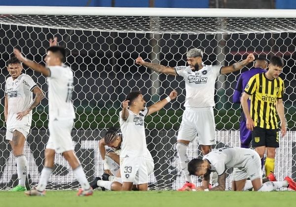 Botafogo avança e faz final da Libertadores com o Atlético-MG