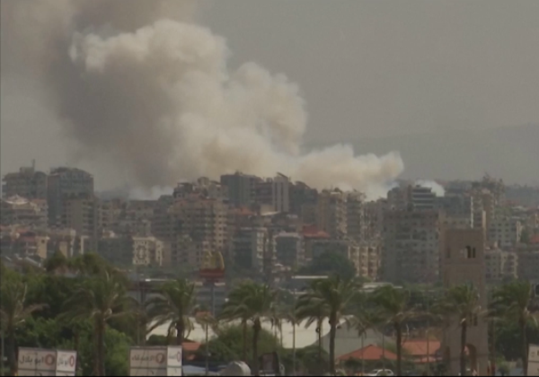 Israel ataca cidade no norte do Líbano e Hezbollah dispara série de foguetes