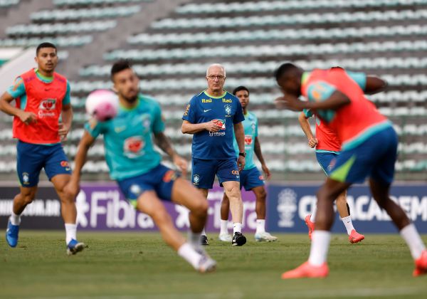 Seleção Brasileira deve ter novidades na escalação para jogo contra o Peru