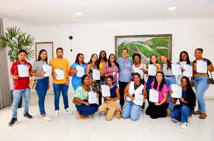 Programa Qualifica Candeias certifica 1ª turma de Jovens do curso de almoxarifado