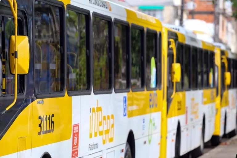 Ônibus deixam de circular em Tancredo Neves após tiroteio