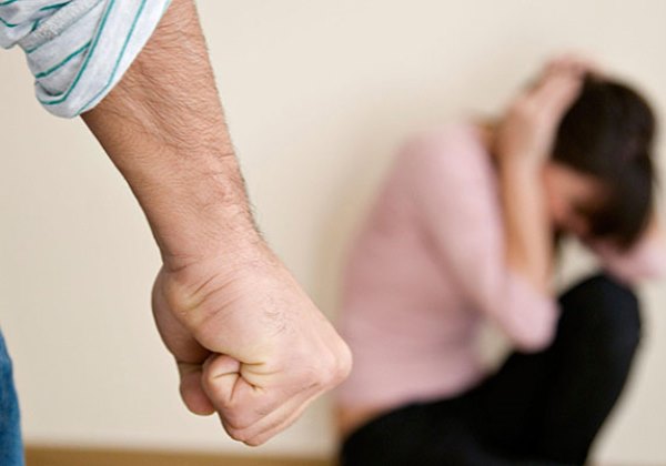 Menos de 30 % das cidades têm órgãos e serviços de combate à violência contra mulher