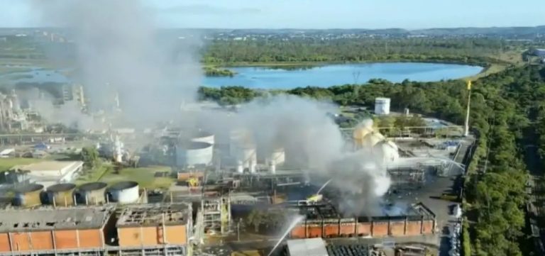 Explosão causa incêndio em unidade da Braskem no Polo Petroquímico de Camaçari;