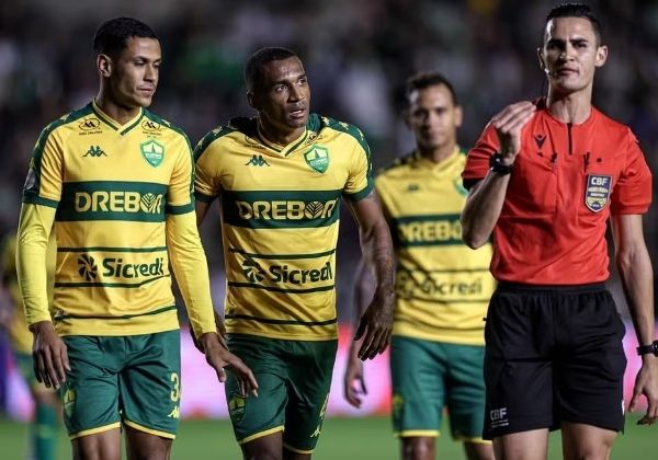 Cuiabá não terá dois titulares para encarar o Bahia; atacante ainda é dúvida do Dourado