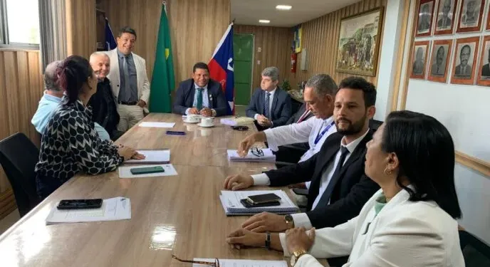 Candeias: Câmara debate reforma da Lei Orgânica, RI e criação de Comissão