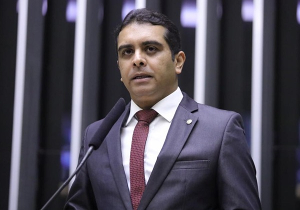 Apenas um deputado do PL assinou a PEC do fim da jornada 6×1