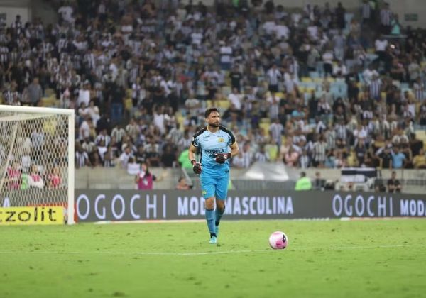 Ausência em treino do Criciúma, goleiro pode ficar fora de reencontro com Vitória
