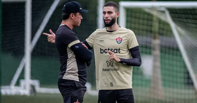 Carpini treina com prováveis titulares para duelo contra o Corinthians