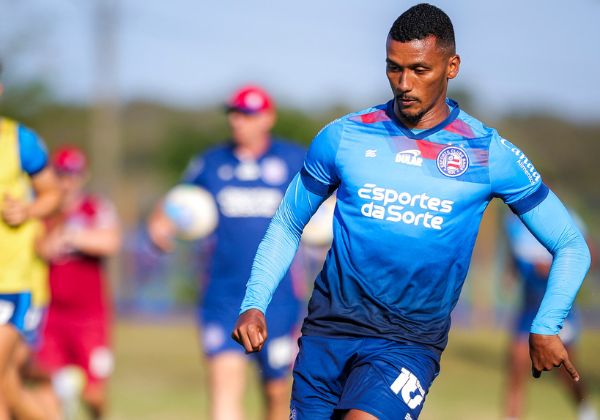 Rezende participa de parte de treino do Bahia de olho no jogo contra o Athletico-PR