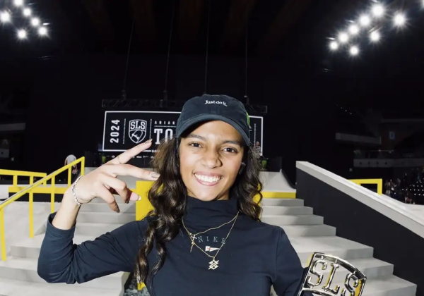 Rayssa Leal vira na última volta e fatura etapa de Tóquio da Liga Mundial de skate