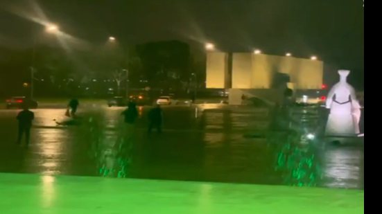 Ministros do STF são retirados de prédio às pressas após explosões em Brasília