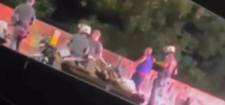PM que jogou homem de ponte em SP é indiciado por tentativa de homícidio