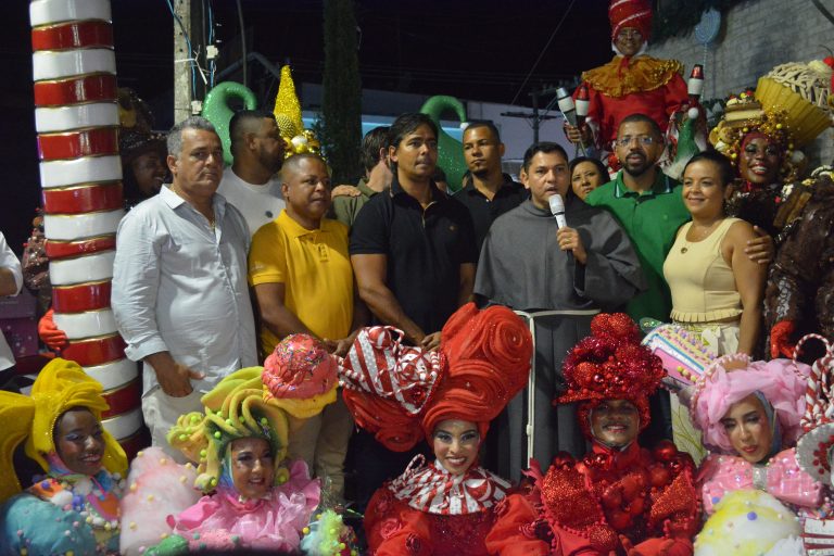 Candeias: Dr. Pitágoras inaugura iluminação e decoração de Natal