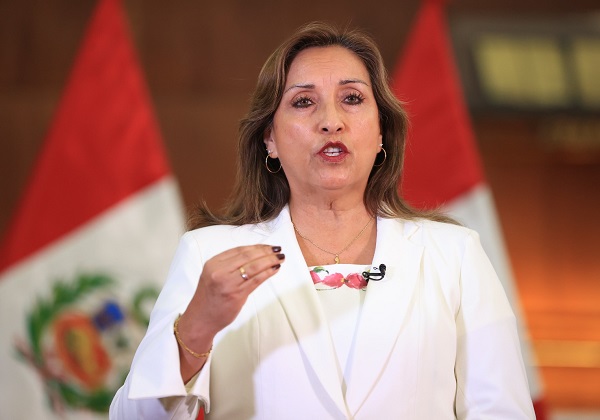 Presidente do Peru propõe pena de morte para estupradores de crianças