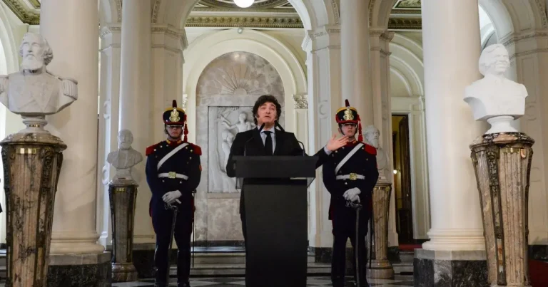 Argentina anuncia reforma migratória que pode afetar brasileiros no país