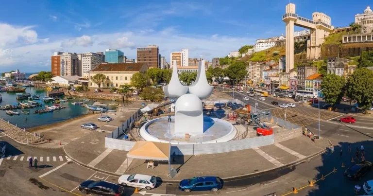 Policiamento no Comércio, em Salvador, é reforçado com chegada de mais de 6 mil turistas para festas do final de ano