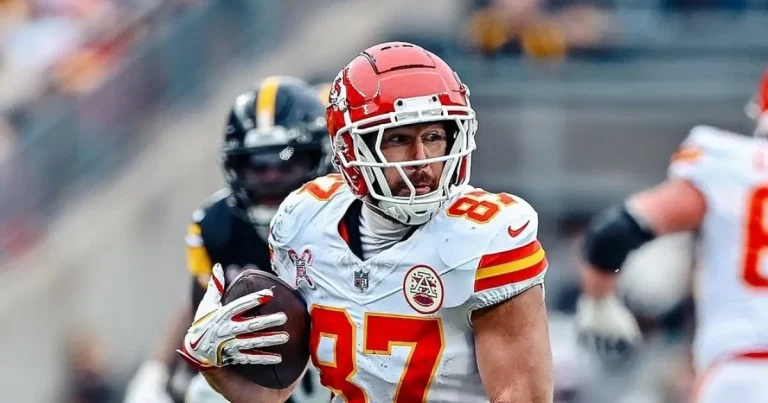 Kansas City Chiefs domina Steelers, garante melhor campanha da história e folga nos playoffs