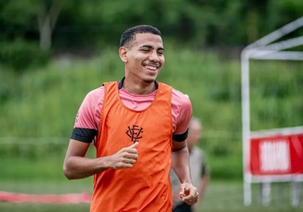 Atacante Zé Hugo recebe terceiro cartão e está fora do jogo contra o Grêmio