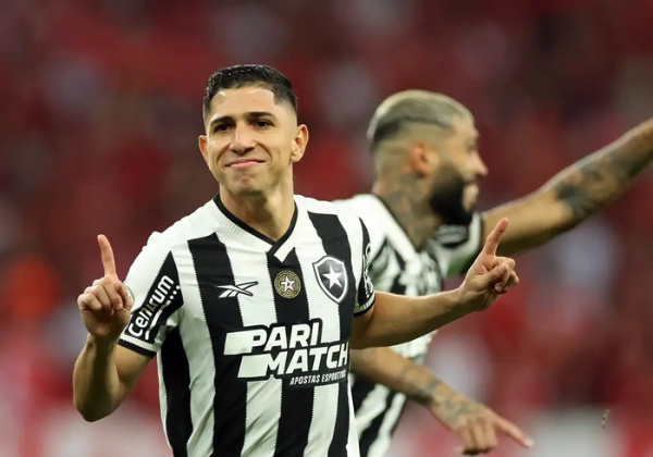 Botafogo derrota Inter e joga por um empate para ser campeão domingo