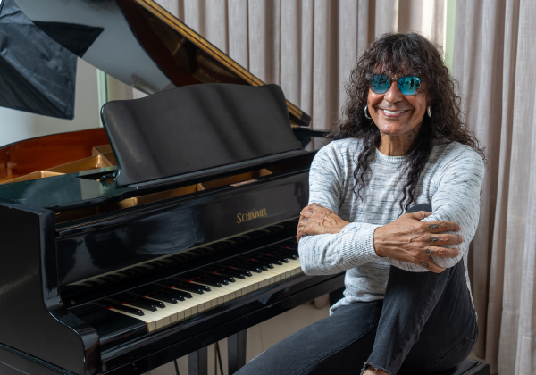 Luiz Caldas celebra 40 anos do disco ‘Magia’ com show no MAM