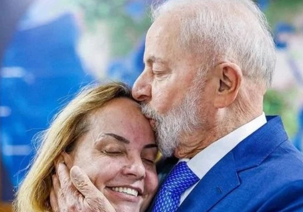 Filha de Lula relata susto com notícia de cirurgia e manda ‘boas energias’ ao pai