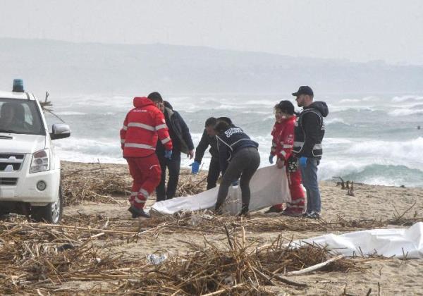 Naufrágio no Mar Mediterrâneo deixa 44 migrantes desaparecidos